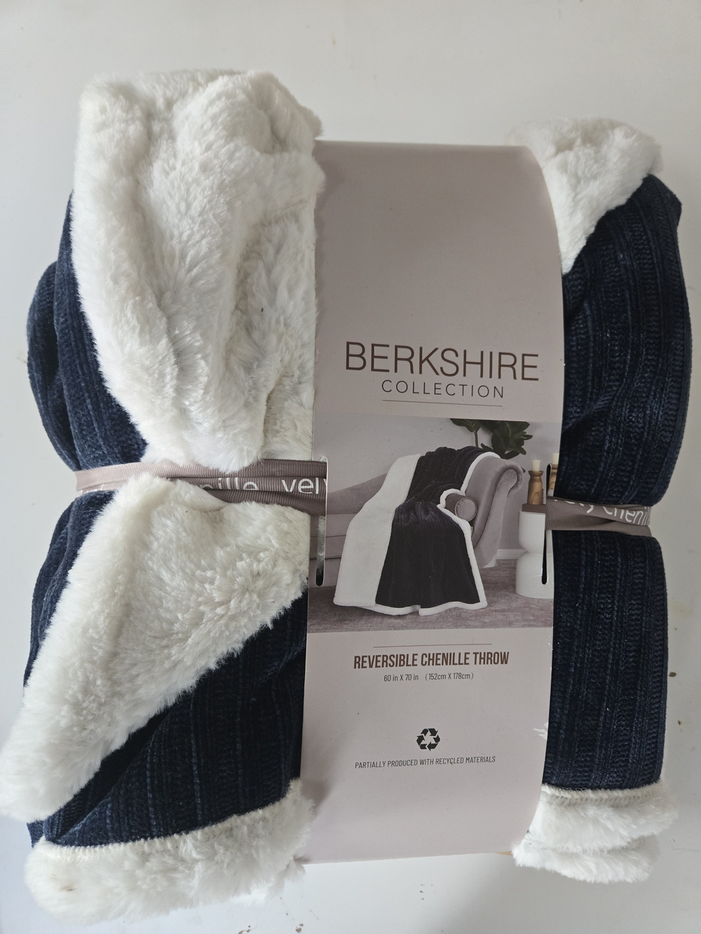 Berkshire Reversible Chenille Throw in Navy and White Faux-Sherpa
